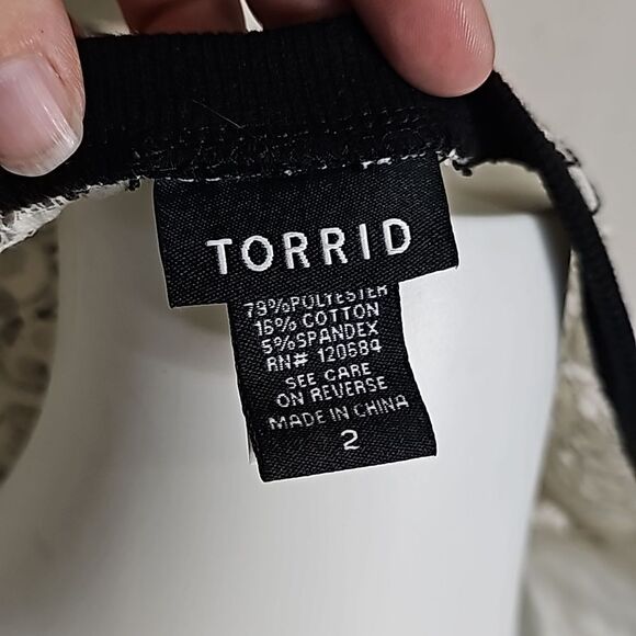 Torrid Black and White Lace Top Size 2 (2X) - Picture 5 of 8